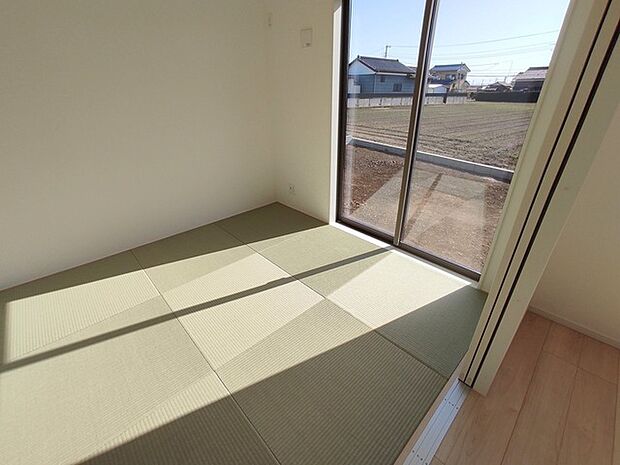 お子様にとっていいお昼寝空間になる和室は、ぜひリビングのお隣で。