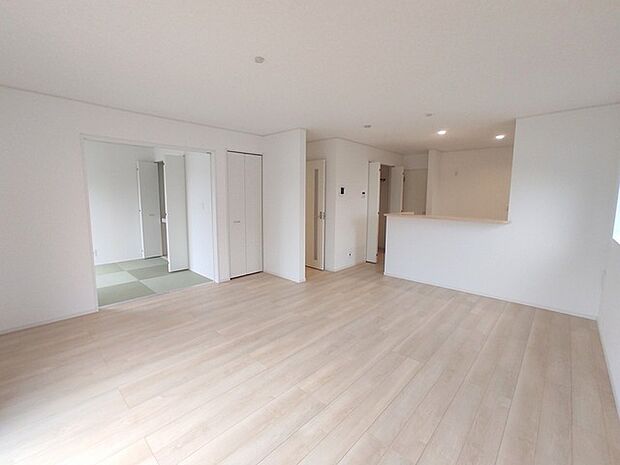 リビングは家具の配置も思いのまま。自由度が高い設計です。