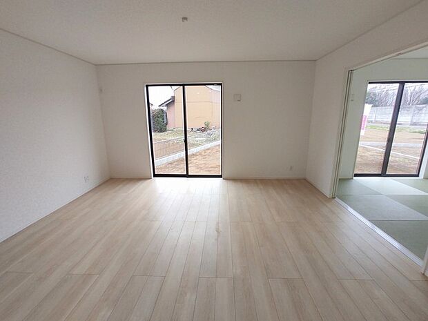 南側に大きな窓を配置、明るいリビングが出来ました。 