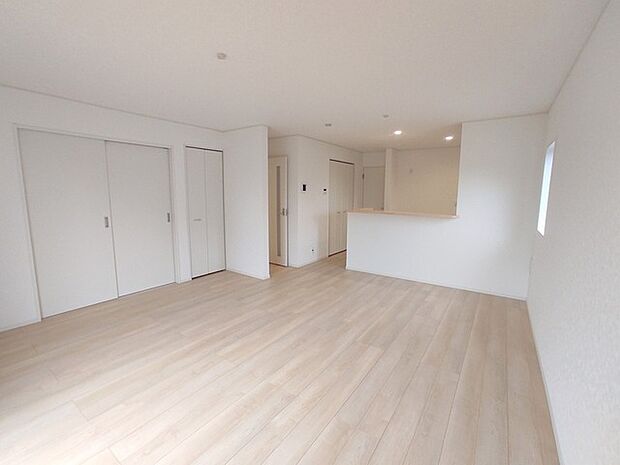 朝から日差しいっぱい、 早起きしたくなるLDK。