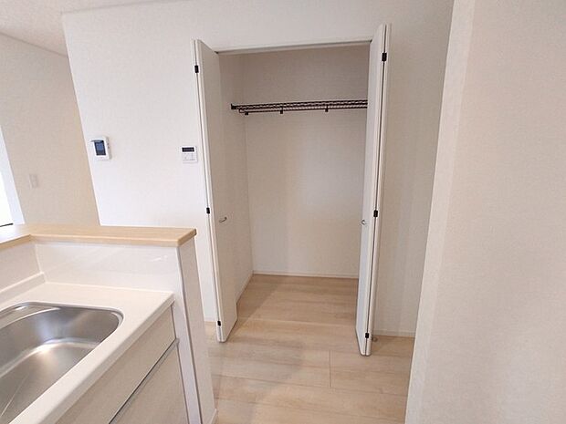 キッチンに立つ楽しみがグッと上がるパントリー。現地でイメージトレーニングしてみましょう。