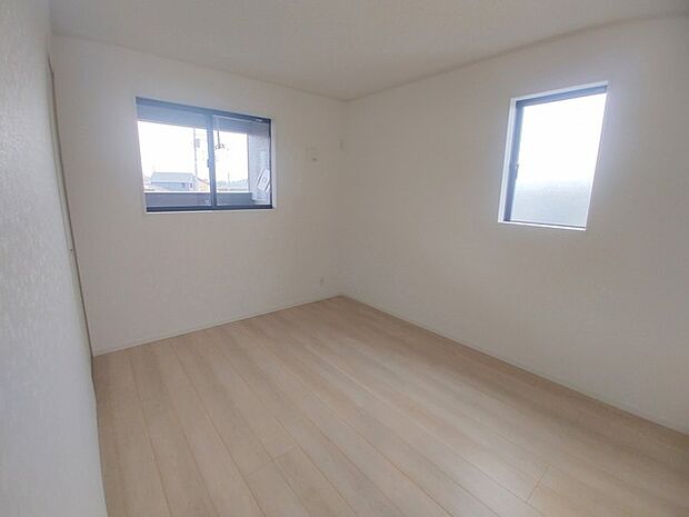 たっぷりの陽光と、心地よい風が舞い込みます。