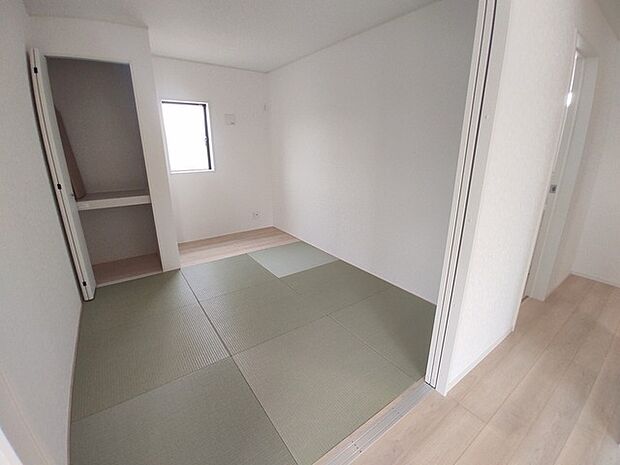 お子様にとっていいお昼寝空間になる和室は、ぜひリビングのお隣で。