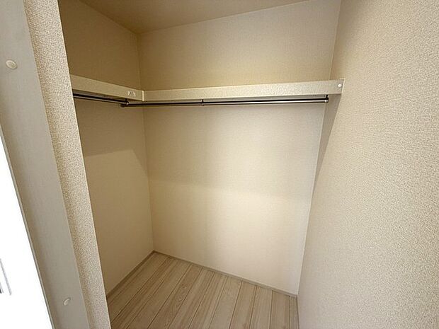 多趣味のご家族にも嬉しい、ウォークインクローゼット。