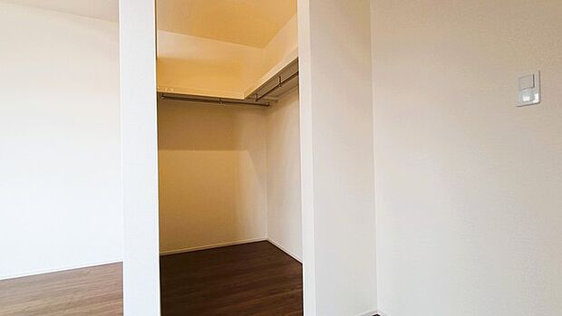 たっぷり収納で、お部屋の中はいつもキレイに片付きそうですね。 