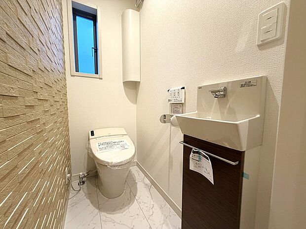 タンクレスのスッキリとしたトイレ