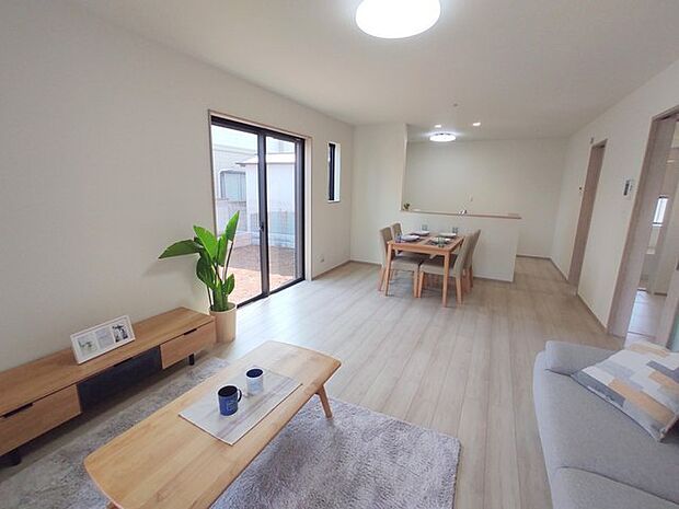 開放的なこの空間がお客様をお出迎えします。LDKは16帖。