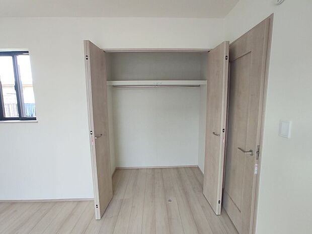 たっぷりの収納スペースで快適に暮らせそう。