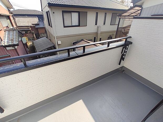 南向きバルコニーでお洗濯ものはいつもカラッと乾きます。