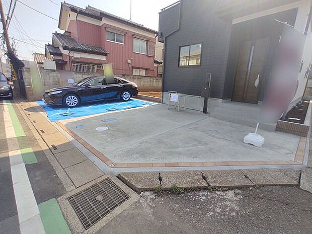 並列2台駐車可能な、ゆとりのカースペースがここに。