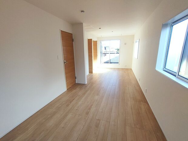 将来的には間仕切りして2部屋に変更可能な洋間。成長に合わせた間取り変更が可能なタイプ。 