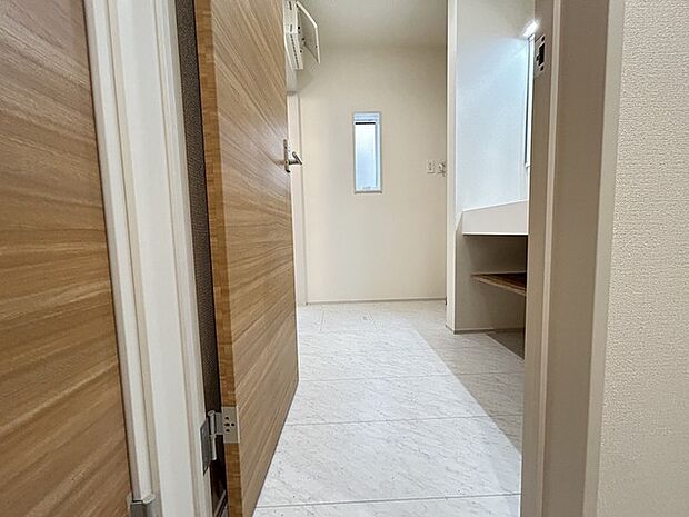 お風呂に入る前、心も体もふっと一息つける「静けさの入り口」。 