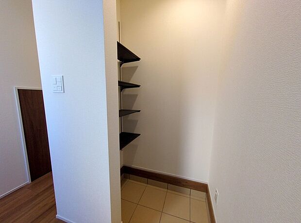 土間収納付きでお子様のおもちゃも、ゴルフバッグもスッキリ収納しましょう。