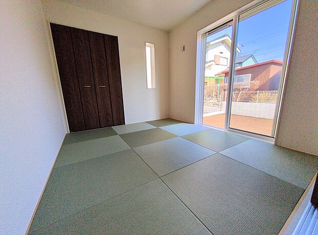 お子様にとっていいお昼寝空間になる和室は、ぜひリビングのお隣で。