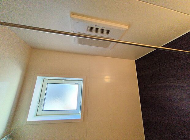 浴室乾燥機は湿気を排し、カビ防止に大活躍。冬季のヒートショック緩和にも。 