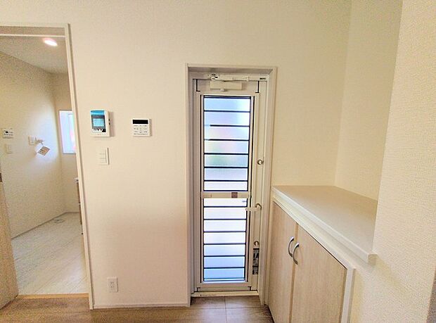 勝手口があればキッチンから出たゴミを、サッと外へ。キッチンはいつも清潔キレイ。