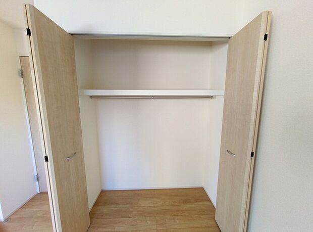 たっぷりの収納スペースで快適に暮らせそう。