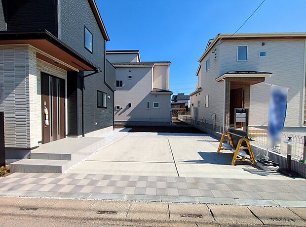 ゆったり駐車スペース、3台可。