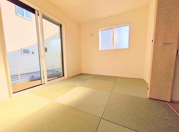 お子様にとっていいお昼寝空間になる和室は、ぜひリビングのお隣で。