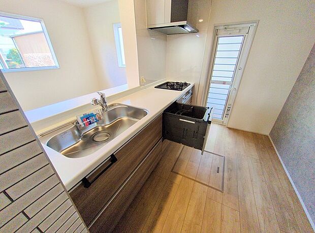 対面キッチンがご家族の温かい時間を演出。 