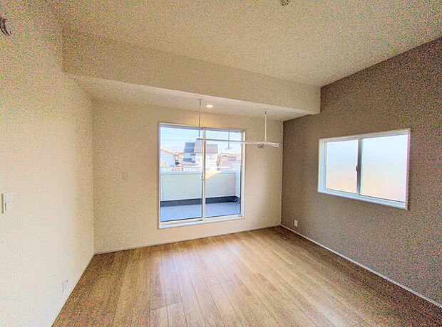 ベースカラーと異なった配色の壁紙を使用。ちょっとお部屋の雰囲気が変わります。 