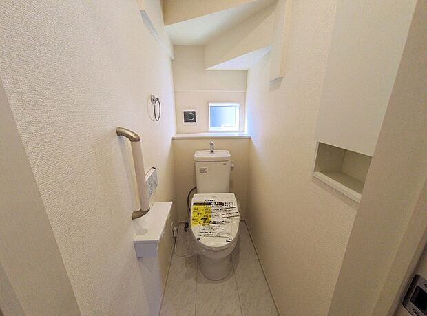 お掃除らくらく。便座脇の操作盤をなくした、リモコンタイプのお手洗い。 