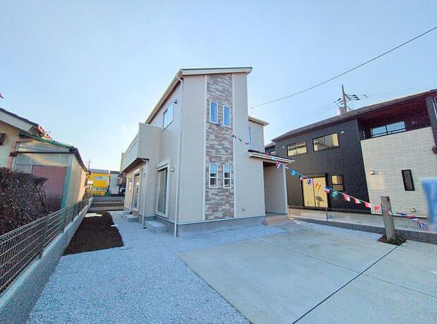 並列3台駐車可能な、ゆとりのカースペースがここに。