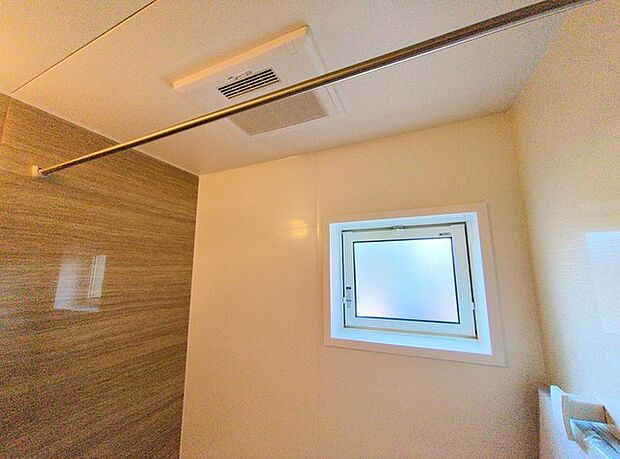 お洗濯ものもカラッと乾くのがうれしい、浴室乾燥機。換気機能も良好なので、その快適さにびっくりすると思います。