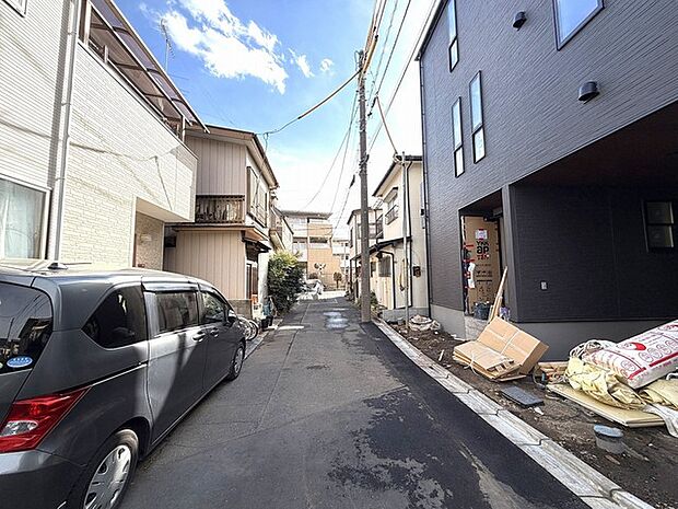 幅員こそやや狭くても、その分交通量が少なくて安心。 