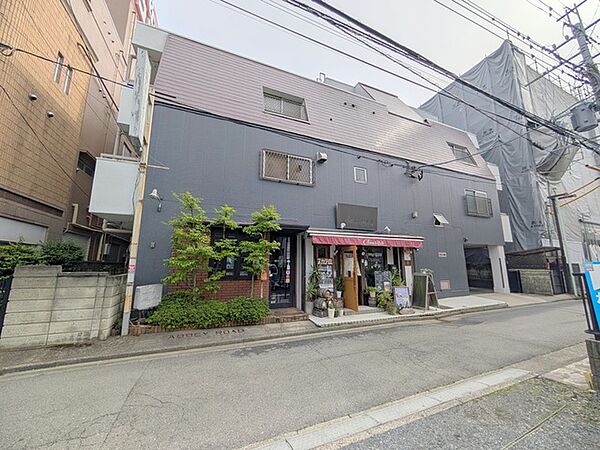 川越駅徒歩5分の近さ。通勤通学に便利で、駅周辺の生活施設も利用しやすい。