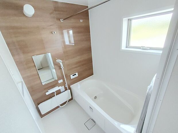 一日の疲れを癒す浴室は、広々1坪以上。
