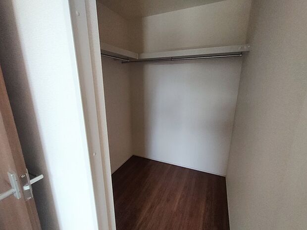 たっぷり収納で、お部屋の中はいつもキレイに片付きそうですね。 