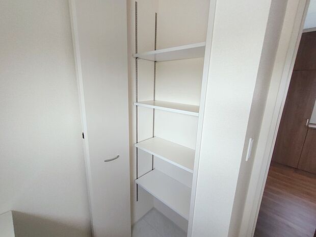 お風呂に入るときに重宝するリネン庫。