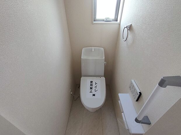 お掃除らくらく。便座脇の操作盤をなくした、リモコンタイプのお手洗い。