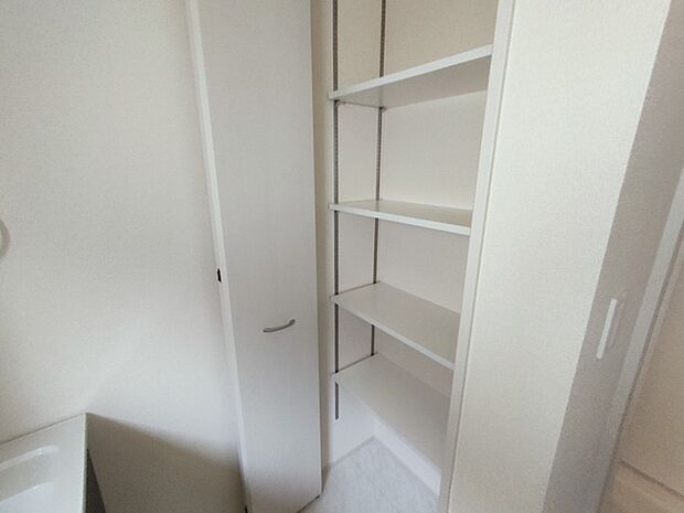 お風呂に入るときに重宝するリネン庫。