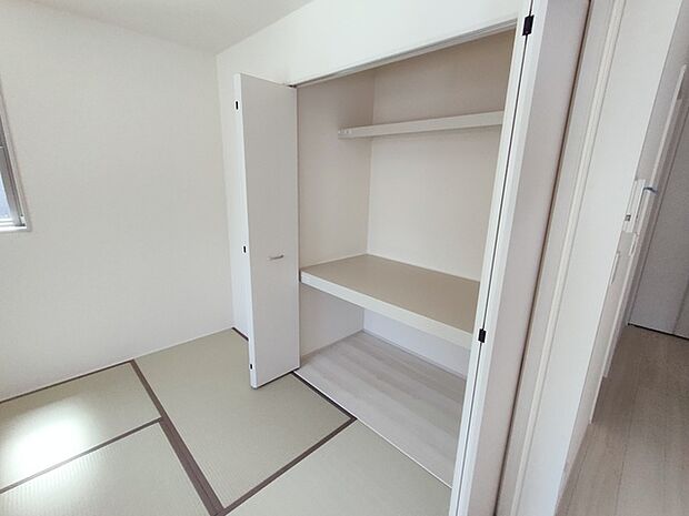 全居室収納スペース付きの物件です。