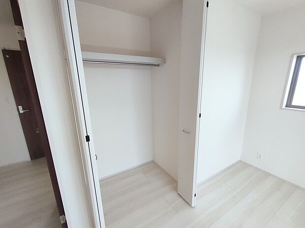 全居室収納スペース付きの物件です。