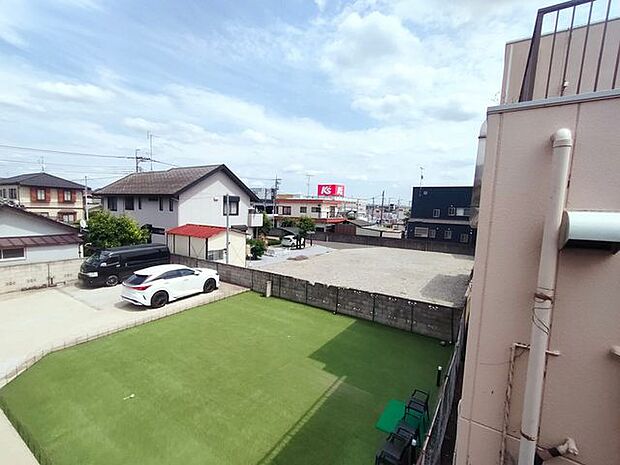 閑静な住宅地で、小さなお子様がいるご家族にも安心。 