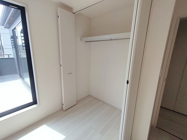 全居室収納スペース付きの物件です。 