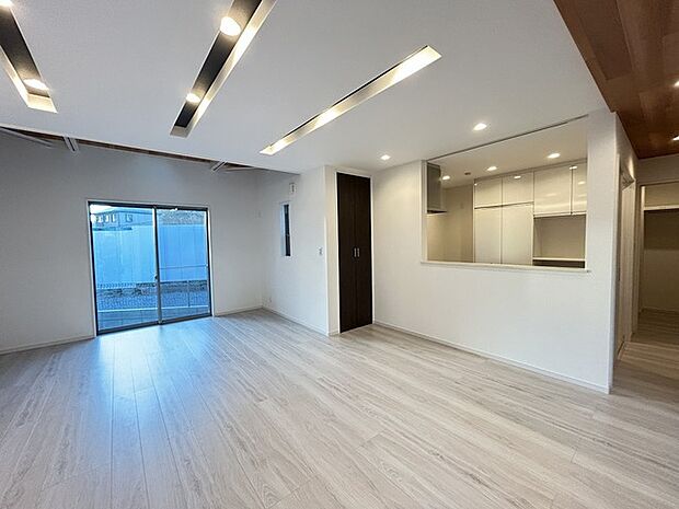 ご家族みんながゆったりくつろげる広々リビング。