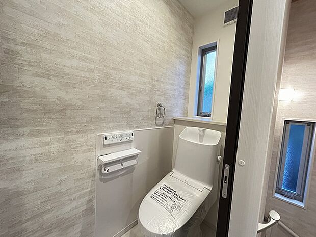 お掃除らくらく。便座脇の操作盤をなくした、リモコンタイプのお手洗い。 