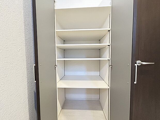 全居室はもちろん、共用スペース収納もあり、すっきり片づけて広く使えます。 