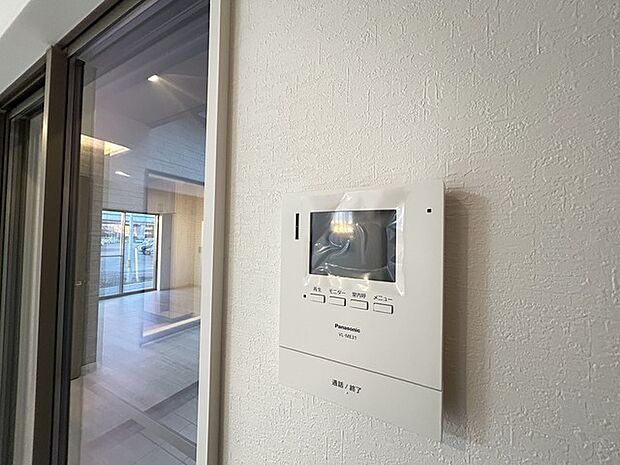 来客が一目で分かるカラーモニターインターフォン付き。