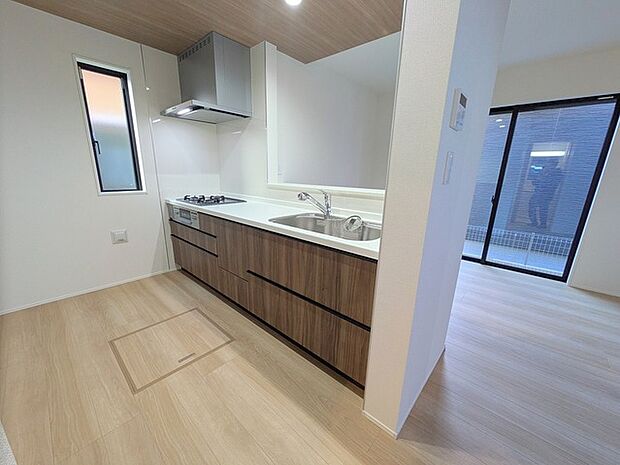 対面キッチンがご家族の温かい時間を演出。 