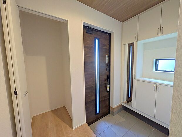 全居室はもちろん、共用スペース収納もあり、すっきり片づけて広く使えます。 