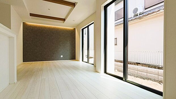 アクセントクロスが際立つLDK空間。