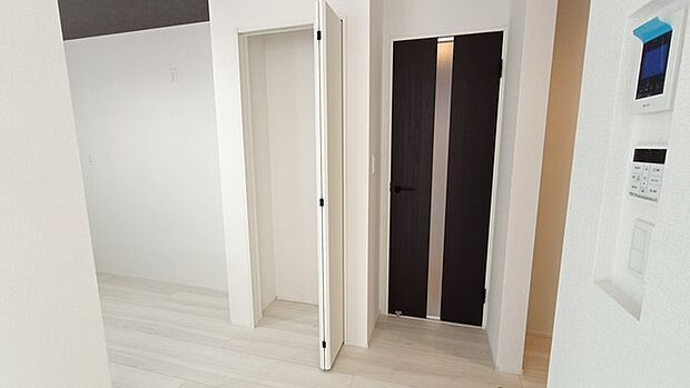 キッチンの脇に、この収納があるだけで、キッチン動線が変わりますね。