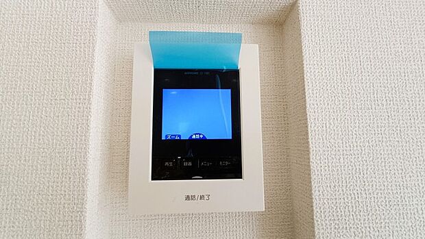 来客が一目で分かるカラーモニターインターフォン付き。