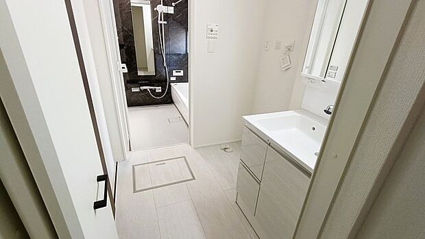 お風呂に入る前、心も体もふっと一息つける「静けさの入り口」。