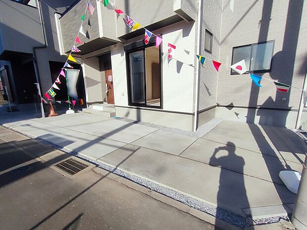セカンドカーにも便利、駐車2台可の敷地。 